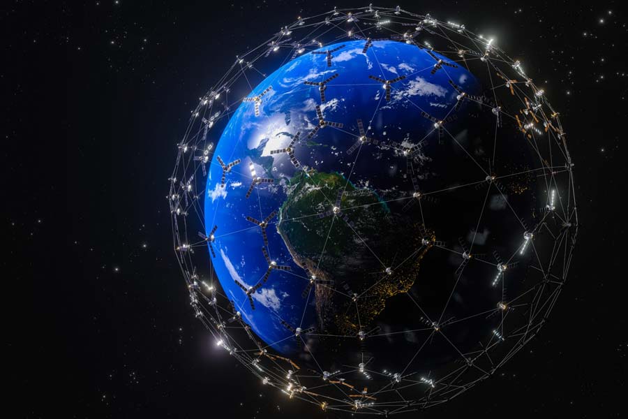 বাকি চারটি স্যাটেলাইটকে জিয়োসিক্রোনাস কক্ষপথের বিভিন্ন অংশে রেখেছে ইসরো। নিরক্ষরেখার উপরেও রয়েছে একাধিক স্যাটেলাইট। ইসরোর কন্ট্রোলরুম থেকে এই স্যাটেলাইটগুলি নিয়ন্ত্রণ করা হয়।