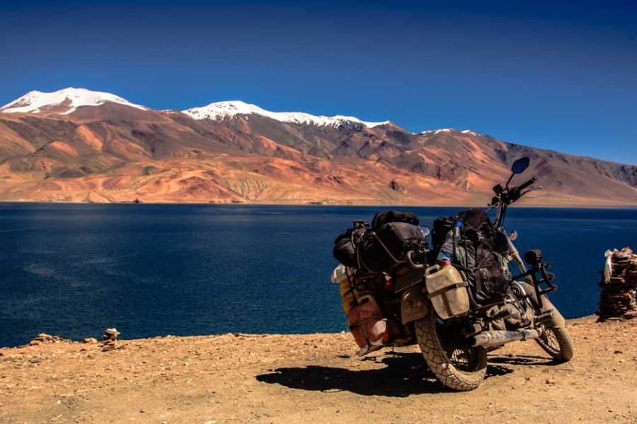  তা হলে কী দাঁড়াচ্ছে? সড়কপথে লেহ্ যাওয়ার জন্য গ্রীষ্মকালই সেরা। রোটাং পাস এবং বারালাচা পাস হয়ে লাদাখ গেলে সেরা অভিজ্ঞতা সঞ্চয় হয়। জুলাই-আগস্ট মাস লাদাখে বর্ষা থাকে।