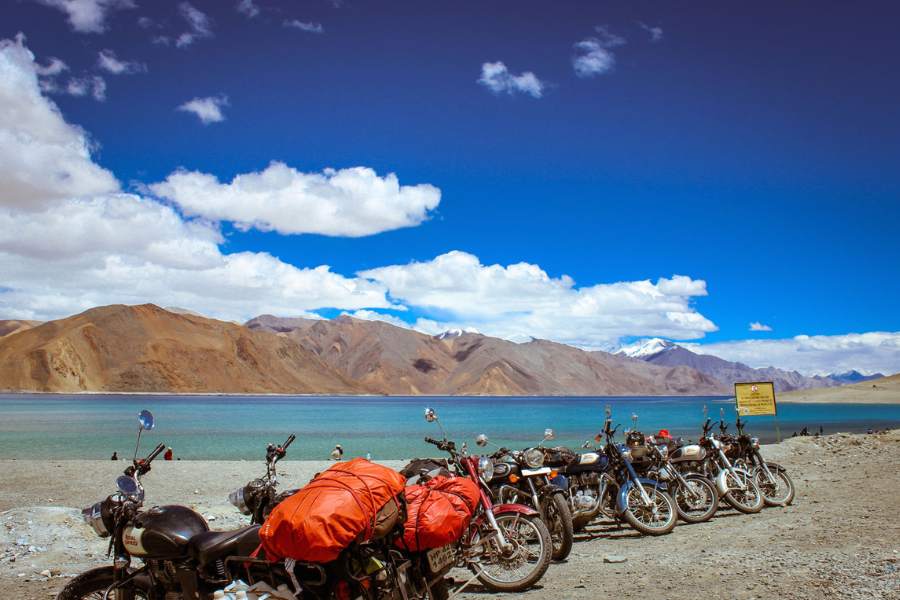 যদিও অনেক পর্যটক পাহাড়িয়া এলাকার বৃষ্টি উপভোগ করতে ভালবাসেন। চাইলে এই সময়ও লাদাখে বেড়াতে যাওয়া যেতে পারে। 