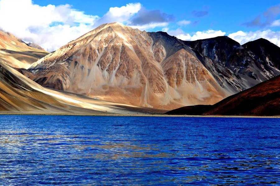 সমুদ্রপৃষ্ট থেকে ১০ হাজার ফুট উঁচুতে লাদাখ। প্রতিটা মোড়ে মোড়ে রোমাঞ্চ। যাওয়ার পরিকল্পনা থাকলে এই প্রতিবেদনের প্রত্যেকটি তথ্য আপনার হাতের মুঠোয় নেওয়া উচিত।  