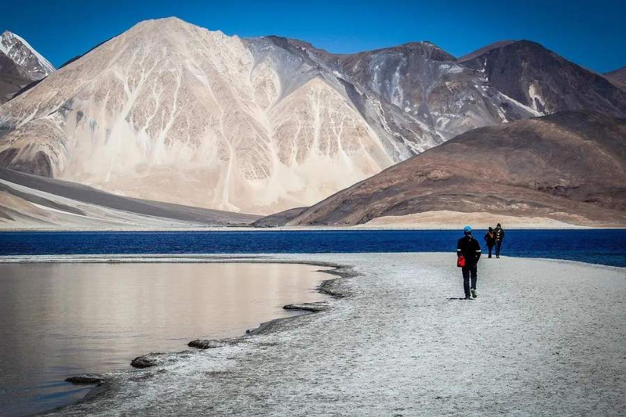 শীতে সেখানে গেলে বরফ পড়ার দৃশ্য উপভোগ করতে পারবেন। অক্টোবরে বেড়াতে গেলেও এমন দৃশ্যের সাক্ষী হতে পারবেন। 