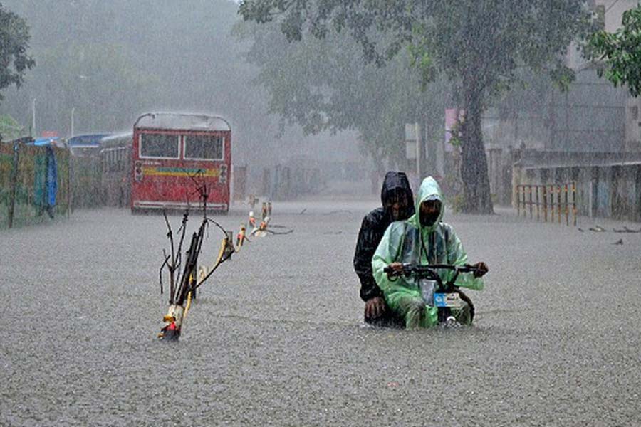 পরবর্তী ২৪ ঘণ্টায় বৃষ্টিপাত যদি ২০৪.৫ মিলিমিটারের বেশি হয়, তা হলে লাল সতর্কতা জারি করা হয়।