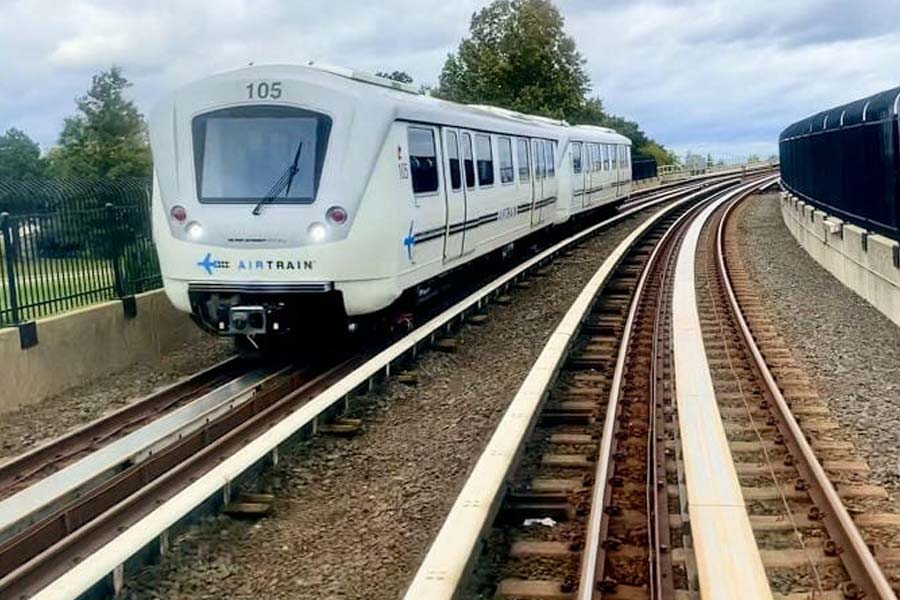 বিমানবন্দরে এয়ার ট্রেন চালু করতে চেয়ে ইতিমধ্যেই অসামরিক বিমান পরিবহণ মন্ত্রকে প্রস্তাব পাঠিয়েছে দিল্লি বিমানবন্দরের পরিচালন সংস্থা দিল্লি ইন্টারন্যাশনাল এয়ারপোর্ট লিমিটেড (ডায়াল)।