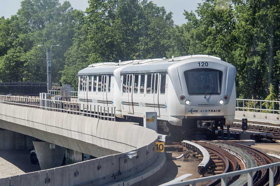 দীর্ঘ দিন ধরেই দিল্লি বিমানবন্দরে এয়ার ট্রেন চালু করা নিয়ে চর্চা চলছিল। প্রশাসনিক স্তরে বিষয়টি এখন গতি পেয়েছে বলেই জানা গিয়েছে।