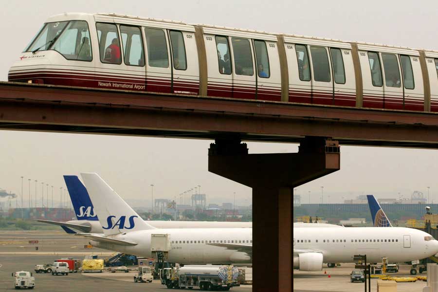 সে ক্ষেত্রে ২০২৪ সালের লোকসভা নির্বাচনের আগেই এয়ার ট্রেনের কাজ শুরু হয়ে যেতে পারে।