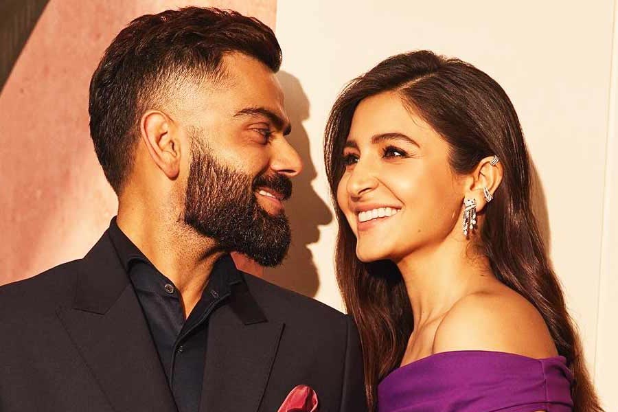 দ্বিতীয় বার বাবা-মা হতে চলেছেন বিরাট কোহলি ও অনুষ্কা শর্মা। ২০২১ সালে তাঁদের প্রথম সন্তান ভামিকার জন্ম। তার দু’বছর পর ফের সুখবর দিতে চলেছেন কোহলি পরিবার।