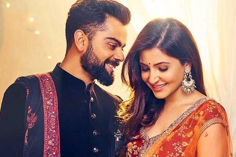 ২০১৩ সালে তাঁদের সম্পর্কের শুরু। এক বিজ্ঞাপনের শুটিং করতে গিয়ে প্রথম আলাপ। সেখান থেকেই দু’জনের প্রেম। মাঝে এক বার বিচ্ছেদের গুঞ্জন শোনা গিয়েছিল। কিন্তু সে সব মিটিয়ে নিয়ে তাঁরা ২০১৭ সালে ইটালির তাসকানিতে বিয়ে করেন। ঠিক রূপকথার মতো।