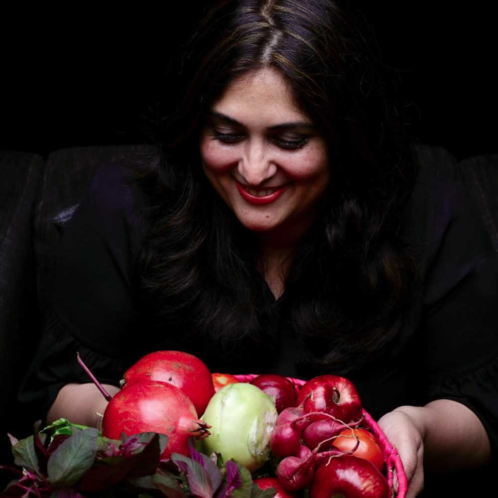 Meet bollywood actress Tara Deshpande who made super hit debut but quitted films to become a cook 