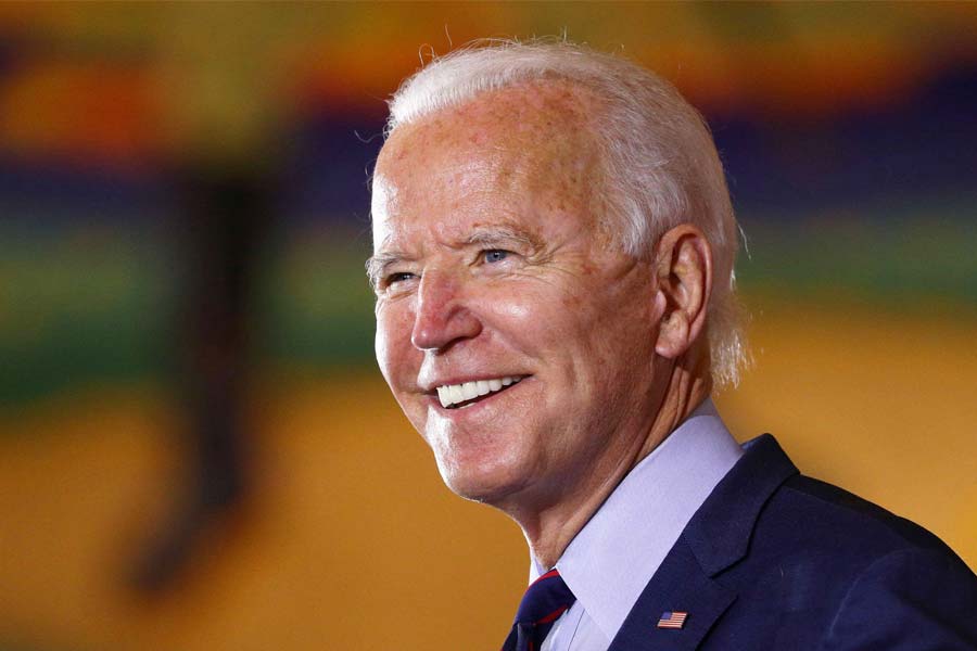 দু’টি পৃথক মহাদেশ। মাঝে আস্ত এক মহাসাগরের দূরত্ব। তবু কয়েক হাজার কিলোমিটার দূরের দেশই ‘পরম বন্ধু’ আমেরিকার। বিশ্বে নজরদারি চালাতে সেই ‘বন্ধু’কে পাশেও পেয়েছে তারা।