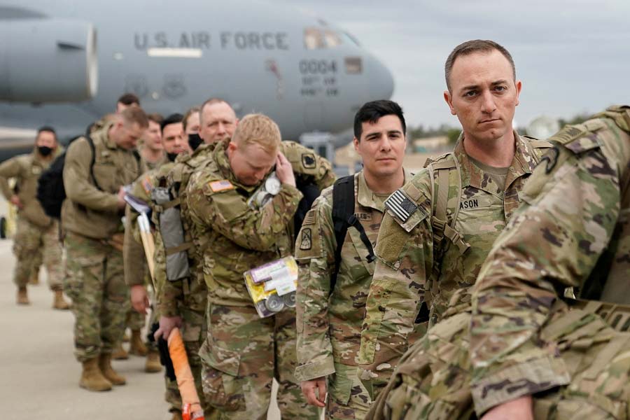 এ হেন ‘বন্ধু’ অস্ট্রেলিয়ার বুকেই বিশ্বের অন্যতম সুরক্ষিত গোয়েন্দাঘাঁটি তৈরি করেছে আমেরিকা। সত্তরের দশক থেকে যা ক্রিয়াশীল। প্রতি মুহূর্তে বিশ্বের কোনায় কোনায় নজরদারি চলছে ওই ঘাঁটি থেকে।