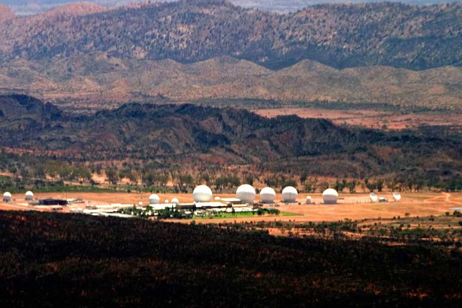 সমগ্র চিন, উত্তর কোরিয়া, ভারতীয় উপমহাদেশ এবং রাশিয়ার বড় অংশ এই দ্রাঘিমাংশের আওতায় রয়েছে। ফলে এই দেশগুলির অন্দরে নজরদারির জন্য পাইন গ্যাপ উপযুক্ত।