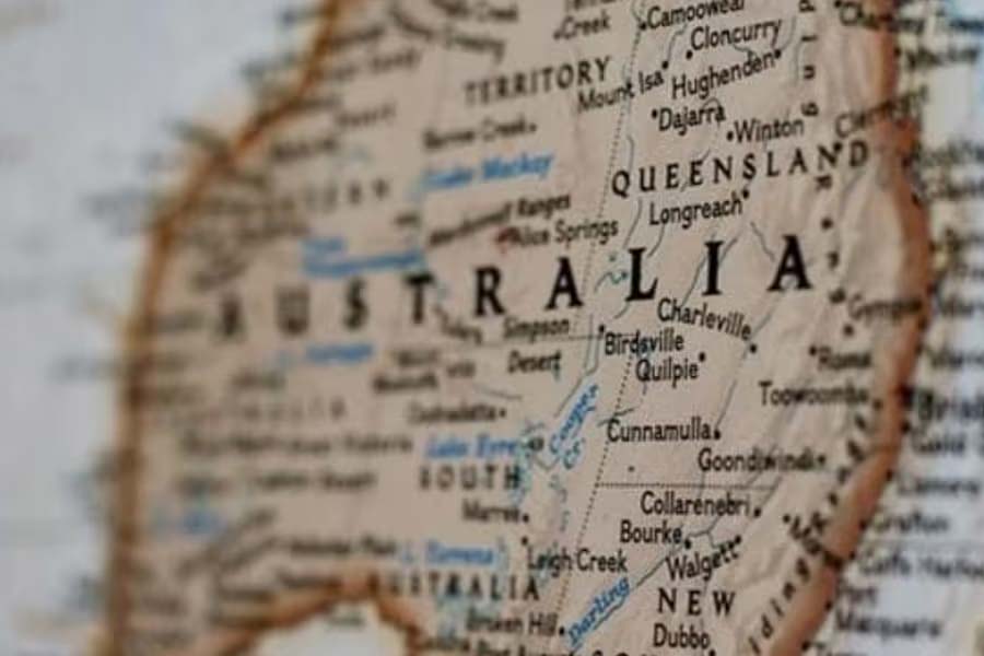 আমেরিকার সঙ্গে চুক্তির ভিত্তিতে পাইন গ্যাপ থেকে সাহায্য পায় আরও চার দেশ। ব্রিটেন, অস্ট্রেলিয়া, কানাডা এবং নিউ জ়িল্যান্ডের গোয়েন্দা সংস্থাগুলির কাছেও স্যাটেলাইট থেকে প্রাপ্ত তথ্য পৌঁছে যায়। আমেরিকা, ব্রিটেন, অস্ট্রেলিয়া, কানাডা এবং নিউ জ়িল্যান্ডকে একত্রে ‘ফাইভ আইস’ (পঞ্চআঁখি) বলা হয়।