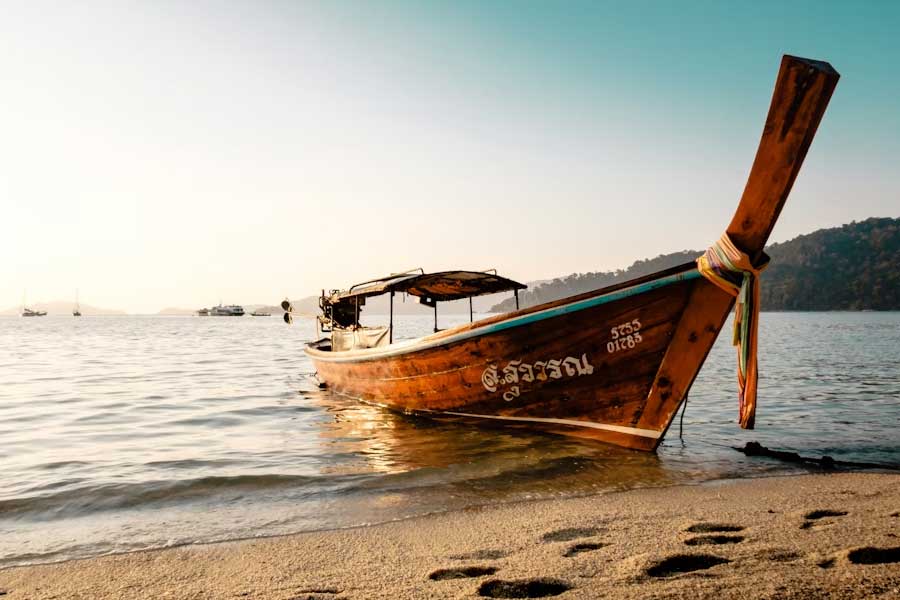 What is the dispute between India and Sri Lanka over Katchatheevu island