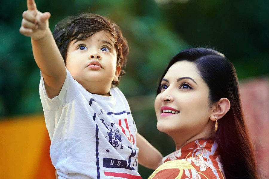 ছেলের নাম বিভ্রান্তি দূর করলেন পরীমণি।