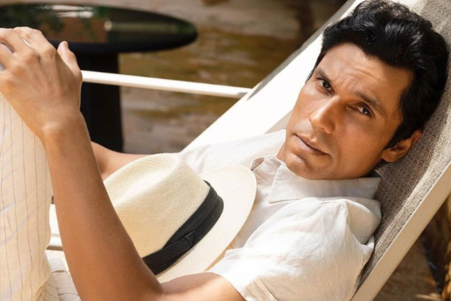 ২০০৯ সাল পর্যন্ত একাধিক ছবিতে অভিনয় করলেও একটি ছবিও বক্স অফিসে সাড়া ফেলতে পারেনি রণদীপের। ২০১০ সাল থেকে অভিনেতার কেরিয়ারের দ্বিতীয় পর্যায় শুরু হয়। এই পর্যায়ে কমবেশি সাফল্যের মুখ দেখেন তিনি।