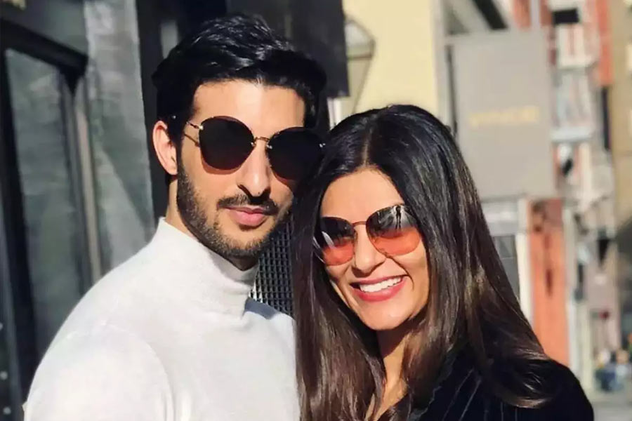 রণদীপের সঙ্গে বিচ্ছেদের পর রোহমান শলের সঙ্গে সম্পর্কে জড়ান সুস্মিতা। ২০১৮ সাল থেকে টানা তিন বছর সম্পর্কে ছিলেন তাঁরা। ২০২১ সালে তাঁরা সম্পর্কে ইতি টানলেও এখনও তাঁদের মধ্যে ভাল বন্ধুত্ব রয়েছে।