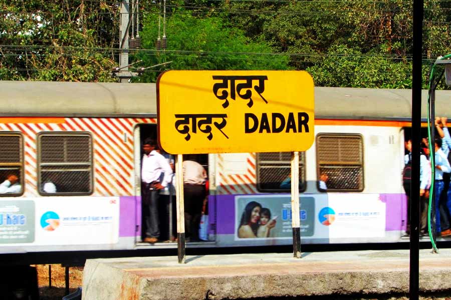 Maharashtra Man help lost Commuters to find train in Mumbai rail station