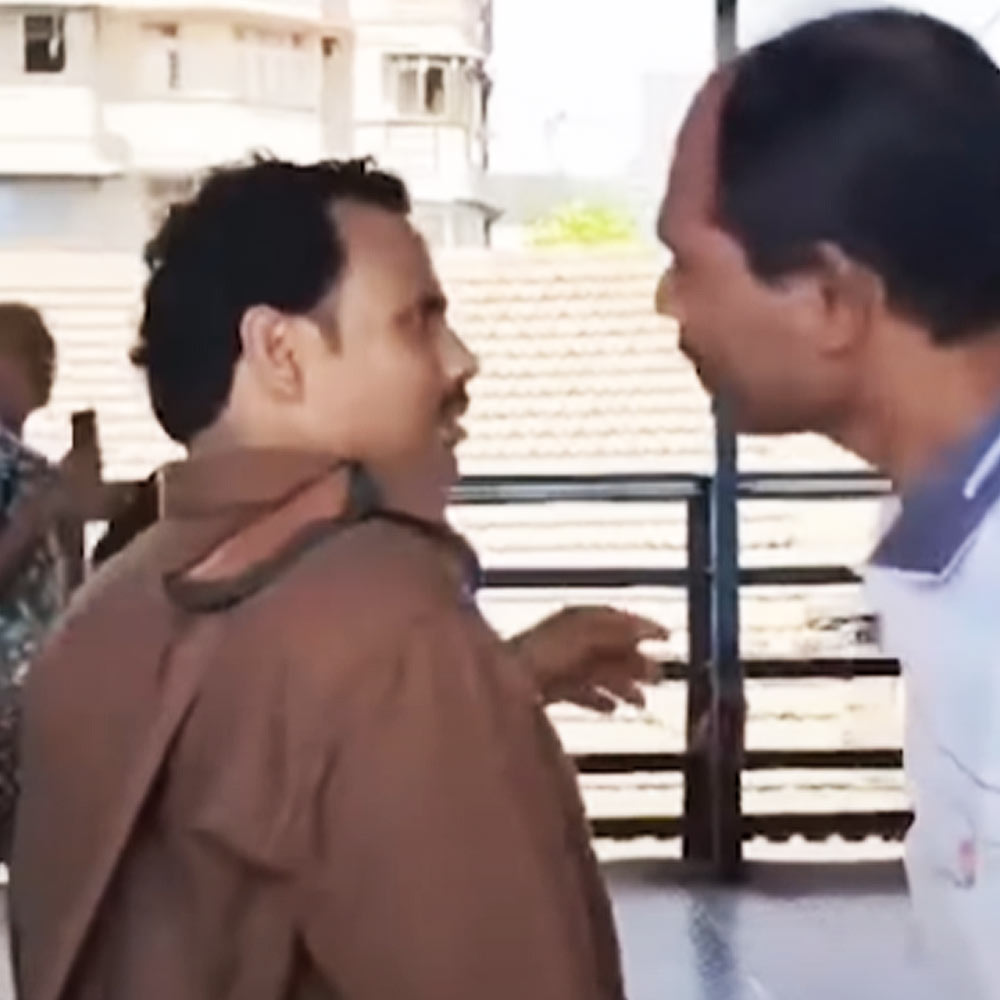 Maharashtra Man help lost Commuters to find train in Mumbai rail station