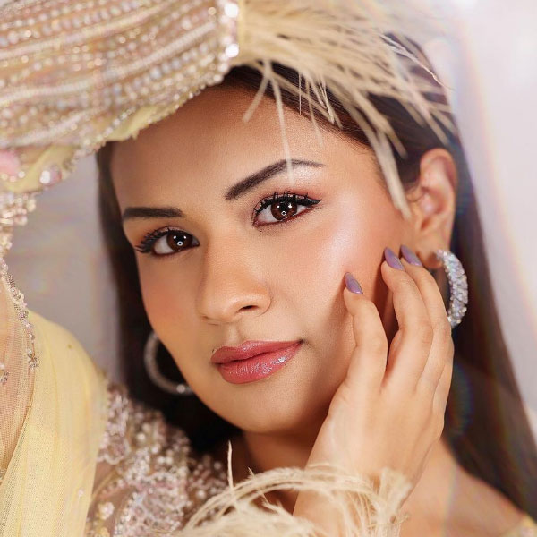 পর পর নাচের একাধিক রিয়্যালিটি শোয়ে প্রতিযোগী হিসাবে অংশগ্রহণ করতে শুরু করেন অবনীত। সেখান থেকেই পরিচিতি তৈরি হয় তাঁর। ছোট পর্দায় অভিনয় করার সুযোগও পান তিনি।