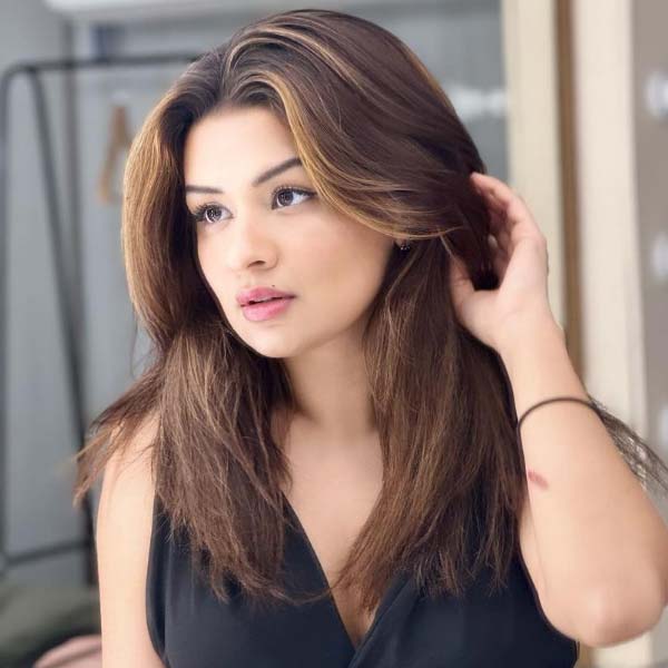 ‘ব্রুনি’, ‘একতা’, ‘চিড়িয়াখানা’ নামের একাধিক হিন্দি ছবিতে অভিনয় করেন অবনীত। কিন্তু ছবিগুলি কখন মুক্তি পেয়েছে, কখনই বা প্রেক্ষাগৃহ ছেড়ে চলে গিয়েছে, সে খবর কেউ রাখেনি।