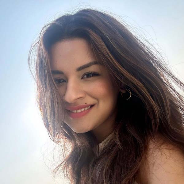 ওয়েব সিরিজ়েও অভিনয় করতে দেখা যায় অবনীতকে। ২০১৮ সালে ‘বব্বর কা তব্বর’ নামের একটি ওয়েব সিরিজ়ে অভিনয় করেন তিনি। হিন্দি ওয়েব সিরিজ়ের তালিকায় প্রথম সারিতে রয়েছে ‘বন্দিশ ব্যান্ডিট্‌স’। এই সিরিজ়ে একটি গানের দৃশ্যে অভিনয় দেখা গিয়েছে অবনীতের।