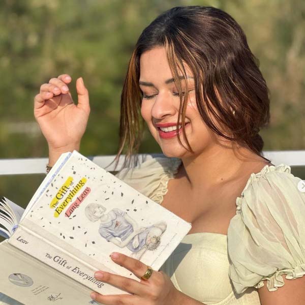 বলিপাড়ার গুঞ্জন, বড় পর্দায় আবার দেখা যেতে পারে অবনীতকে। ‘লভ কি অ্যারেঞ্জ ম্যারেজ’ ছবিতে অভিনয় করার কথা তাঁর। বলি অভিনেতা সানি সিংহের সঙ্গে জুটি বেঁধে এই ছবিতে অভিনয় করতে পারেন তিনি।