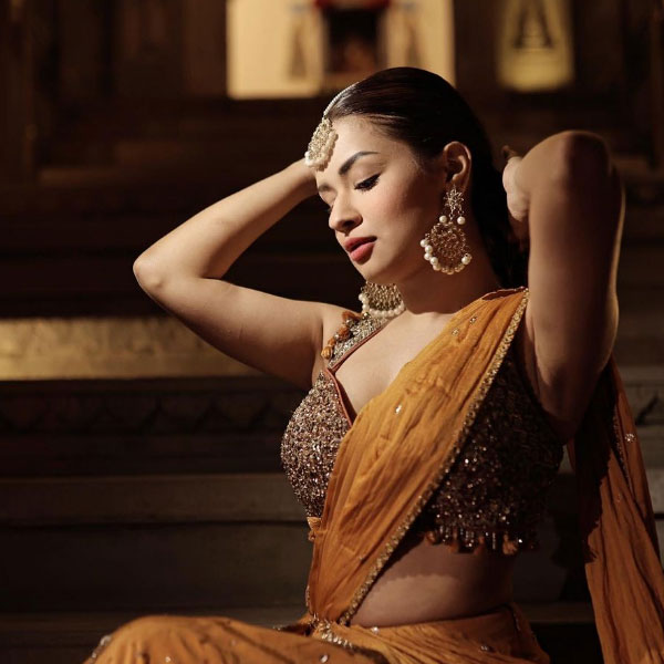 মুম্বইয়ের একটি বিলাসবহুল বাড়িতে থাকেন ২২ বছরের অভিনেত্রী অবনীত। বলিপাড়া সূত্রে খবর, তাঁর মোট সম্পত্তির পরিমাণ ৪১ কোটি টাকা। অভিনেত্রীর সংগ্রহের তালিকায় রয়েছে বহুমূল্য গাড়িও।