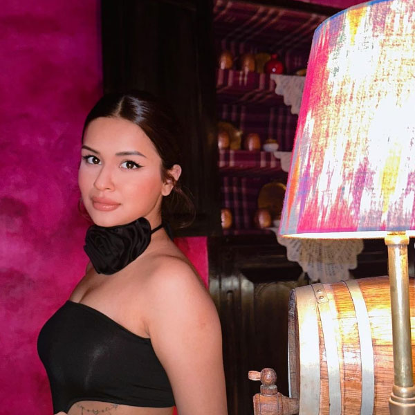 সম্প্রতি ব্যক্তিগত ক্ষেত্রে ব্যবহারের জন্য বিমানও কিনেছেন অবনীত। অমিতাভ বচ্চন, শাহরুখ খান, অক্ষয় কুমার, অজয় দেবগন, প্রিয়ঙ্কা চোপড়া জোনাস এবং শিল্পা শেট্টি কুন্দ্রার মতো তারকাদের কাছে রয়েছে ব্যক্তিগত বিমান। সেই তালিকায় নাম লেখালেন অবনীতও।