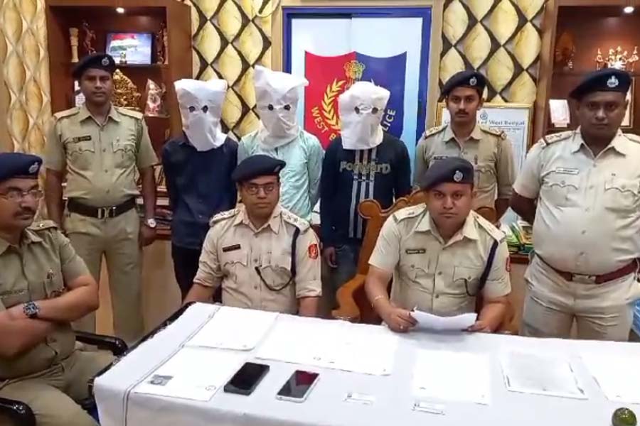 Police arrested 4 persons in connection with job fraud case