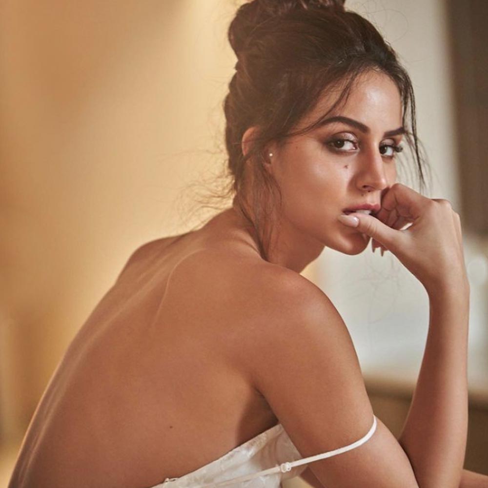 সুনীল রেড্ডির পরিচালনায় ‘থিক্কা’ ছবিতে দক্ষিণী অভিনেতা সাই ধর্মতেজের সঙ্গে জুটি বেঁধে পর্দায় অভিনয় করেন লারিসা। এই ছবির হাত ধরেই প্রথম বড় পর্দায় মুখ্যচরিত্রে অভিনয়ের সুযোগ পান তিনি।