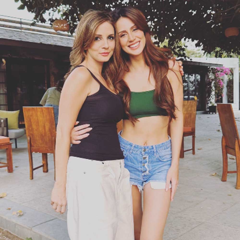 সম্প্রতি বলি অভিনেতা হৃতিক রোশনের প্রাক্তন স্ত্রী সুজ়ান খানের সঙ্গে একটি শুট করেছেন লারিসা। নিজের ইনস্টাগ্রাম স্টোরিতে লারিসার সঙ্গে ছবি পোস্ট করে সে কথা জানিয়েছেন সুজ়ান।