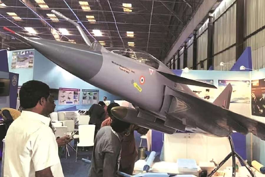 ভারত যে ৮৫টি দেশে প্রতিরক্ষা সামগ্রীর জোগান দিচ্ছে, সেগুলির মধ্যে রয়েছে রাশিয়া, সংযুক্ত আরব আমিরশাহি, ইজ়রায়েলও। তা ছাড়াও মলদ্বীপ, শ্রীলঙ্কা, সৌদি আরব, ফিলিপাইনস, পোল্যান্ড, চিলির মতো দেশ ভারতের কাছ থেকে অস্ত্র কিনছে।