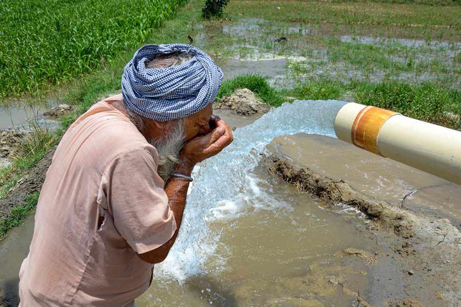 এপ্রিল থেকে জুন মাসের মধ্যে দেশ জুড়ে তাপপ্রবাহের যে পরিস্থিতি তৈরি হবে তা টানা ১০ থেকে ২০ দিন পর্যন্ত স্থায়ী হতে পারে বলে মৌসম ভবনের পূর্বাভাস।