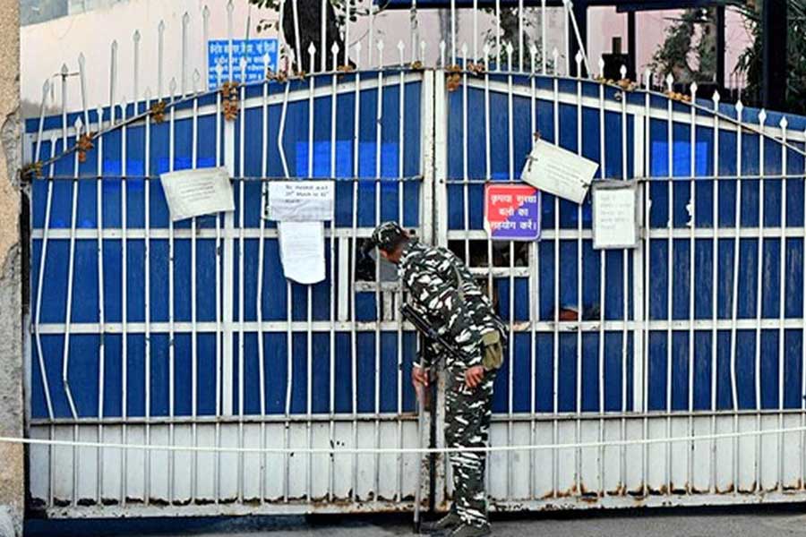 Who are Delhi CM Arvind Kejriwal's neighbours in Tihar Jail