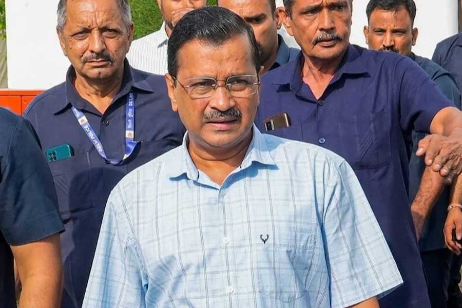 Who are Delhi CM Arvind Kejriwal's neighbours in Tihar Jail