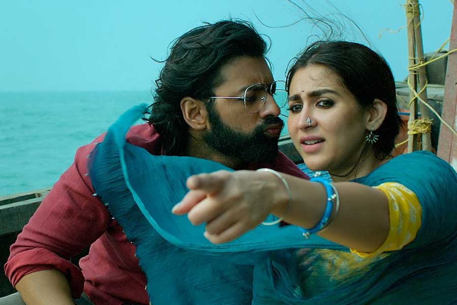 ‘মির্জা’ ছবির একটি দৃশ্যে অঙ্কুশ ও ঐন্দ্রিলা।