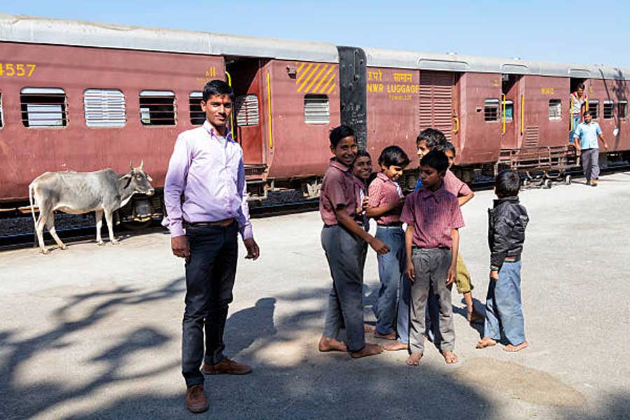 রশিদপুর খোরি গ্রামের স্টেশনটিকে যেন চালু রাখা হয় সেই আবেদন সরাসরি রেল প্রশাসনকে জানান গ্রামবাসীরা। অবশেষে রেল প্রশাসন স্টেশনটি চালু রাখার প্রস্তাবে রাজি হন। তবে তাদের তরফে একটি শর্ত দেওয়া হয়।