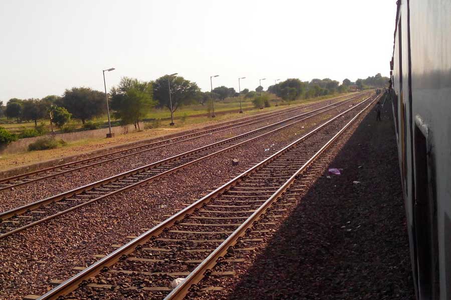 রশিদপুর খোরি গ্রামে যে একটি রেলস্টেশন রয়েছে তার প্রচার করতে বাড়ি বাড়ি ঘুরে বেড়াতে শুরু করেন গ্রামবাসীরা। কোন সময়, কোন ট্রেন ছাড়ে, টিকিটের ভাড়া কত— সে সব তথ্য অন্য গ্রামে গিয়েও জানাতে শুরু করেন তাঁরা। রেলস্টেশনটি পুরোদমে কার্যকরী করে তোলার জন্য সব রকম চেষ্টা করেন তাঁরা।