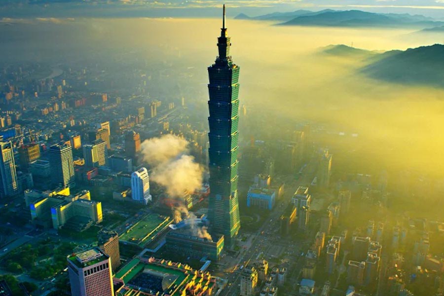 A steel sphere inside Taiwan’s tallest building saves it during Earthquake