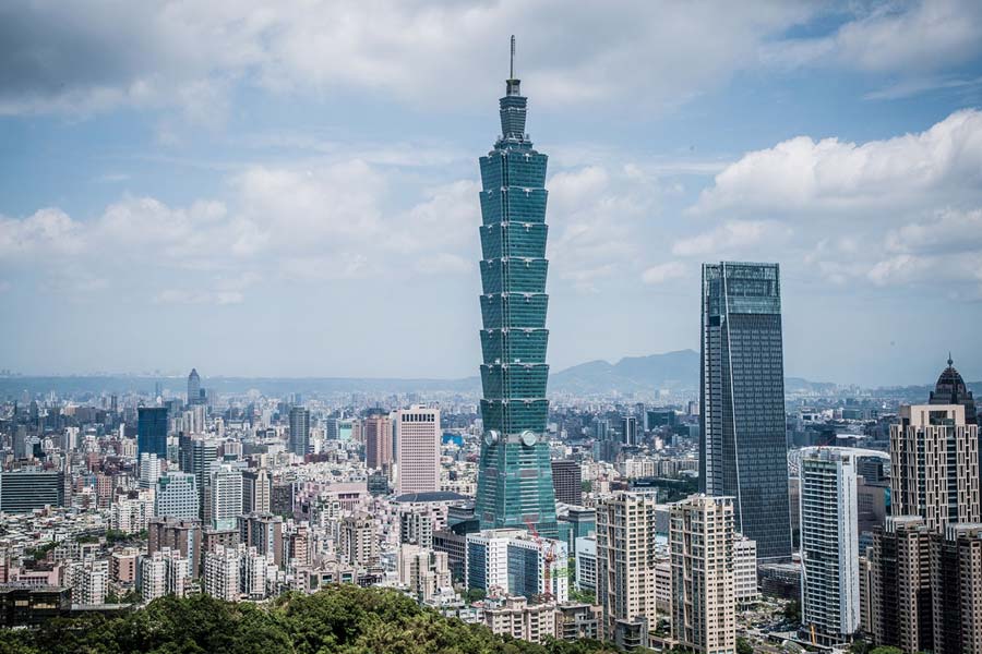 A steel sphere inside Taiwan’s tallest building saves it during Earthquake