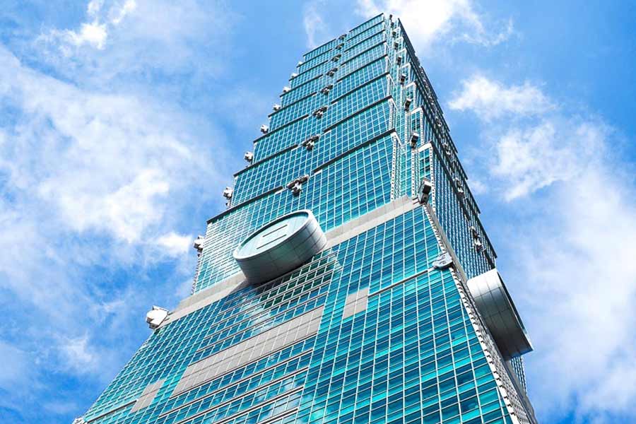 A steel sphere inside Taiwan’s tallest building saves it during Earthquake