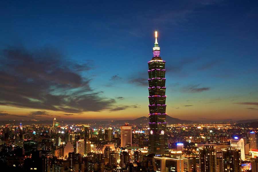 A steel sphere inside Taiwan’s tallest building saves it during Earthquake