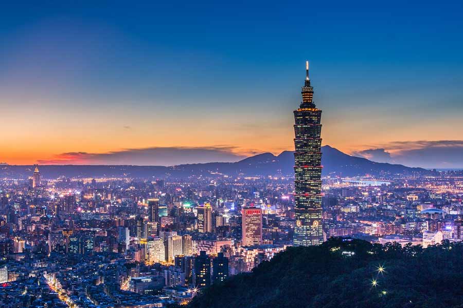 A steel sphere inside Taiwan’s tallest building saves it during Earthquake