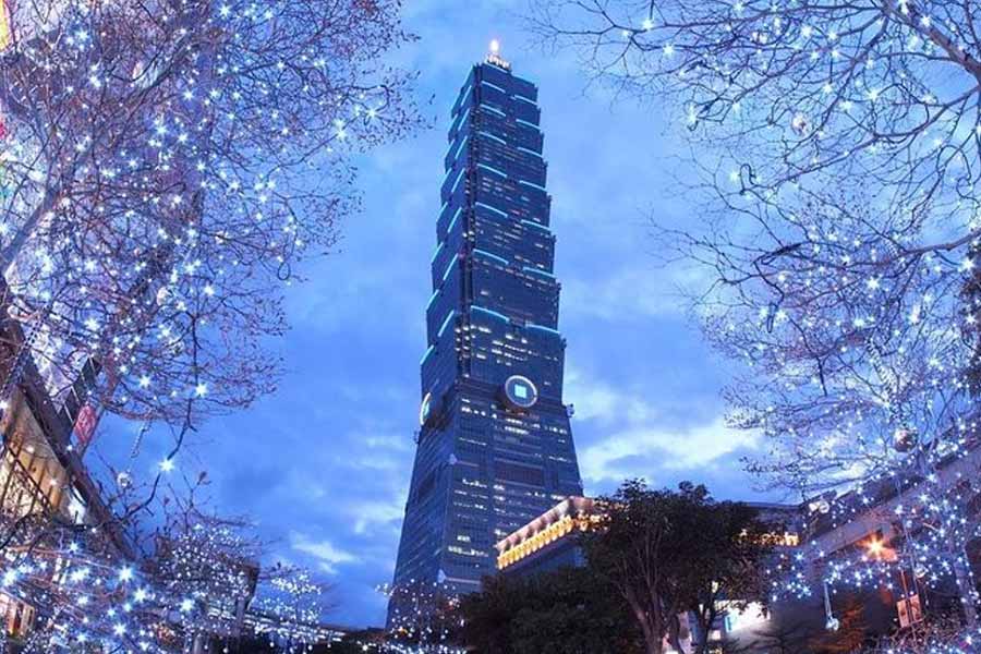 A steel sphere inside Taiwan’s tallest building saves it during Earthquake