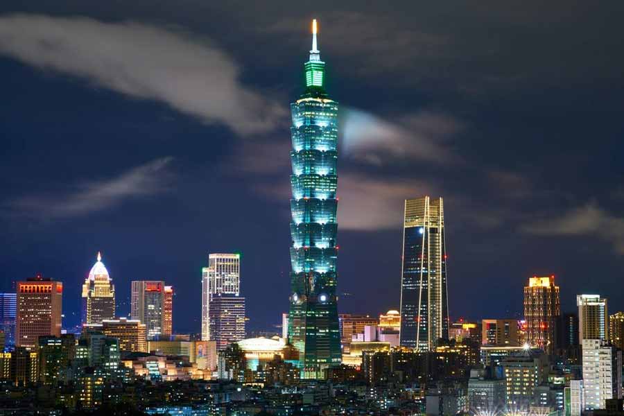 A steel sphere inside Taiwan’s tallest building saves it during Earthquake