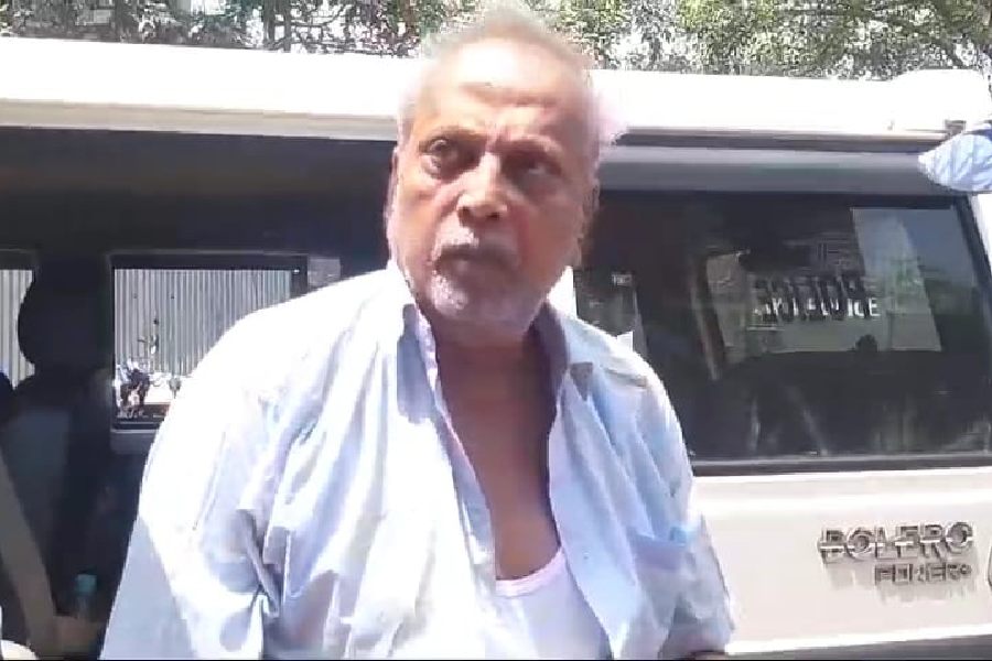 Former SSC President Kalyanmoy Gangopadhyay was produced by the CID before the Bankura District Court dgtld