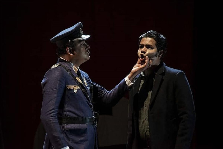 নাটকের দৃশ্যে সুজন- অনিবার্ণ।