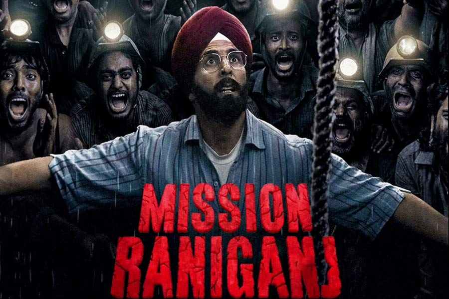Mission Raniganj poster