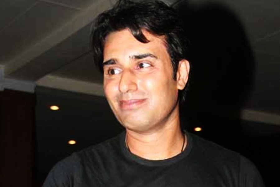 থিয়েটারজগতে কম সময়ের মধ্যেই পরিচিত মুখ হয়ে ওঠেন সঞ্জীত। তাঁর অভিনয় নজরে পড়ে মুম্বইয়ের একটি বিনোদনমূলক চ্যানেলের। সঞ্জীতকে ওই চ্যানেলের তরফে ‘ভিডিয়ো জকি’র পদে চাকরির প্রস্তাব দেওয়া হয়।