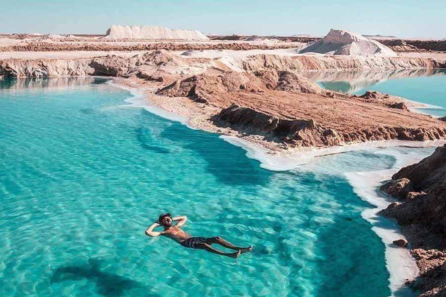 সিওয়ার হ্রদে যে কেউ স্নান করতে নামতে পারেন। সাঁতার না জানলেও হ্রদের জলে ভেসে থাকা যায়। স্থানীয়দের একাংশের দাবি, এই হ্রদের সঙ্গে জড়িয়ে রয়েছে রহস্যময় শক্তি।